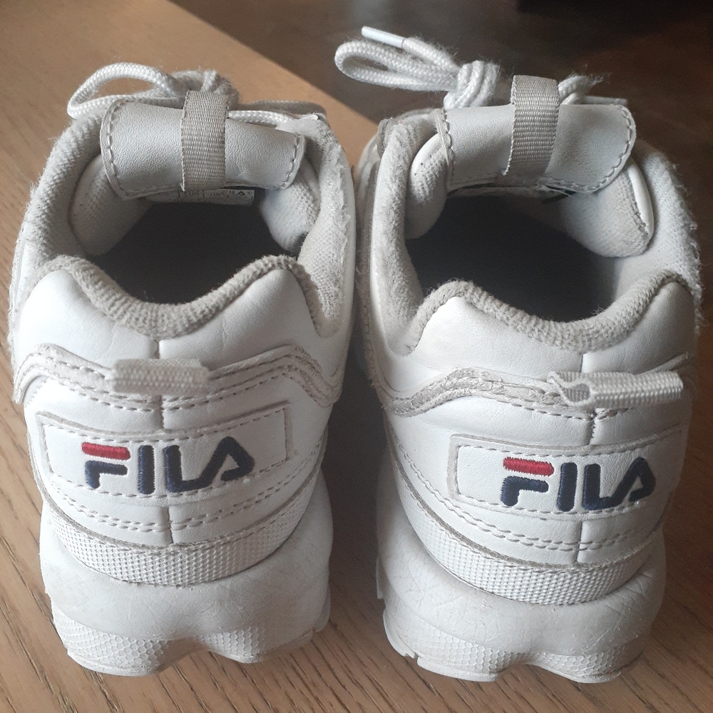 Big girls FILA Disruptor size 3.5 Great used cond.